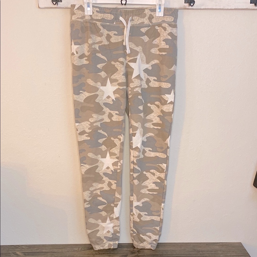 NWOT Tan and White sweat Pants with Stretchy Fit